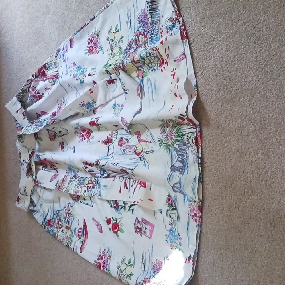 HER Destiny, size: M, white with multicolored pattern